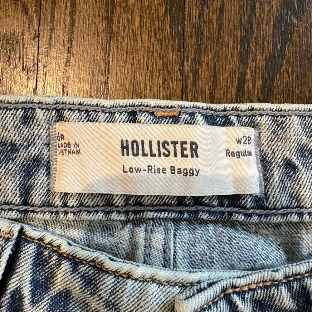 Hollister Low-Rise Baggy Jeans W28 Light Wash Wide Leg Y2K Skater Denim - Picture 3 of 6